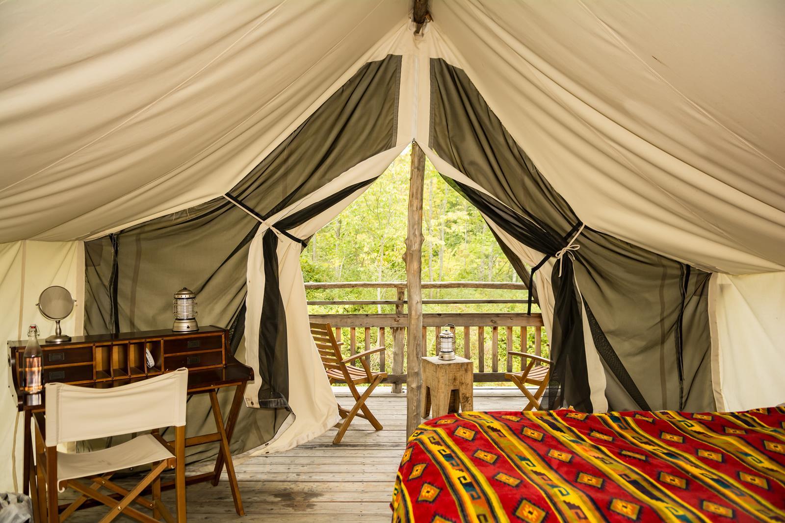 What is Glamping, and Why is it Great for Reunion Groups?